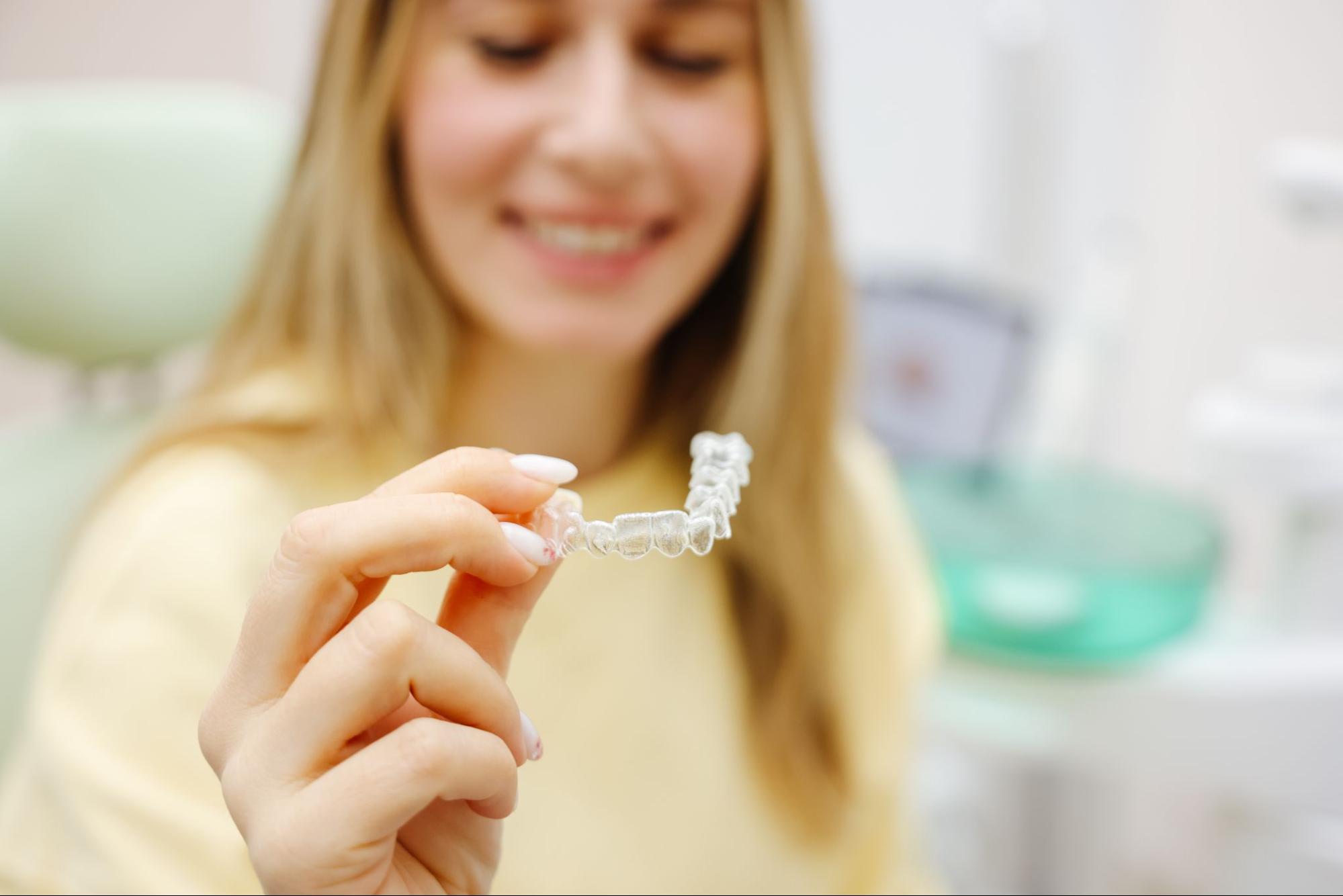 5 Reasons To Choose Invisalign for a Summer-Ready Smile